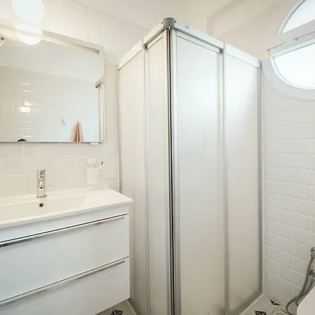 двуспальные на Long Beach Apartment Trikomo
